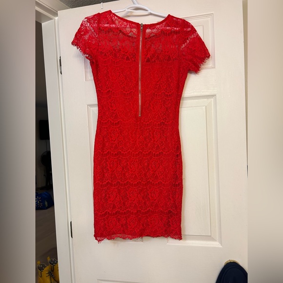 Red lace dress - Picture 2 of 2